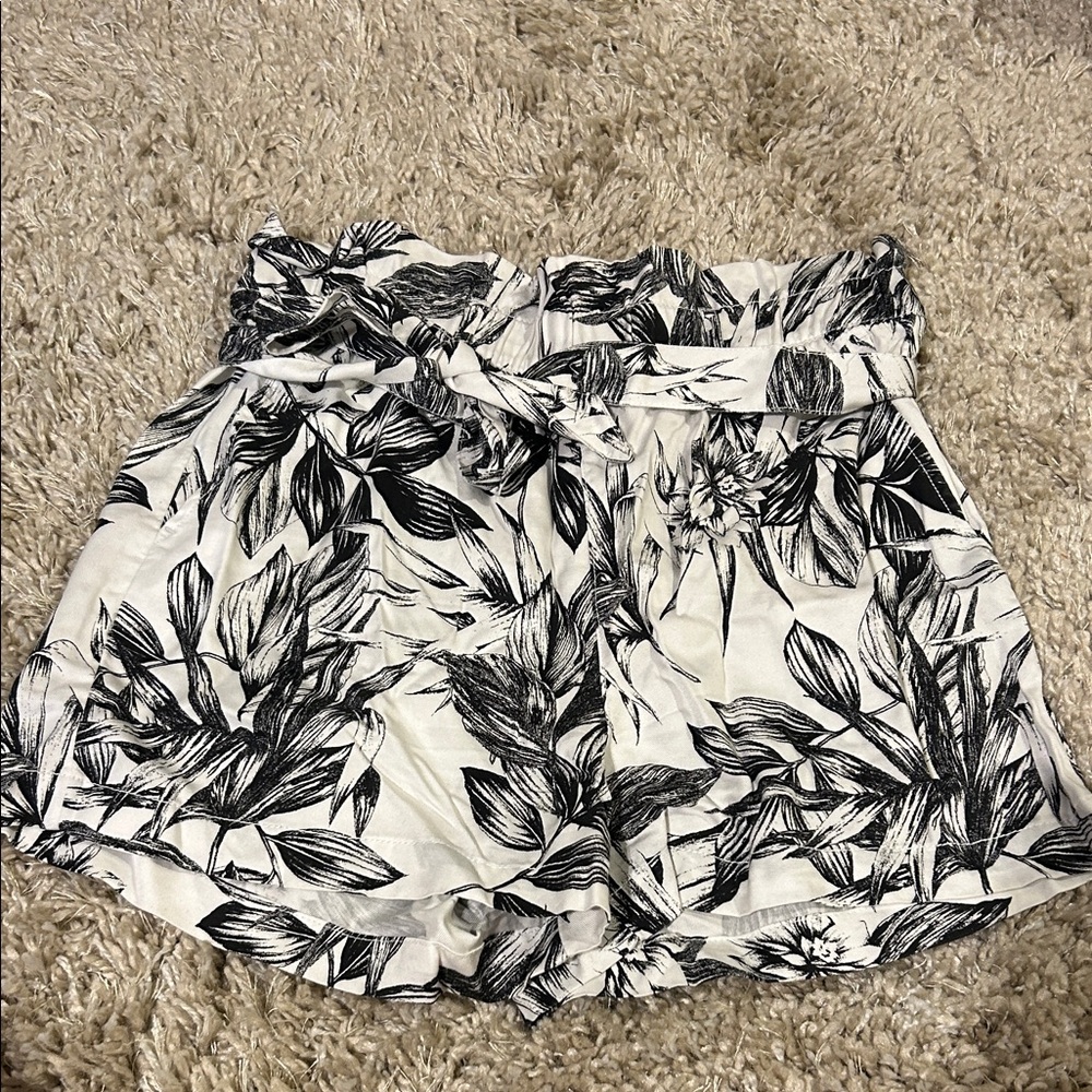C&C California Monochrome Leaf Print Shorts